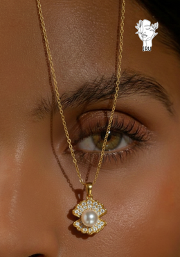 Open shell necklace with pearl