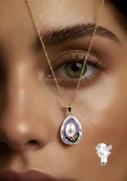 Rose necklace with pearl and purple enamel