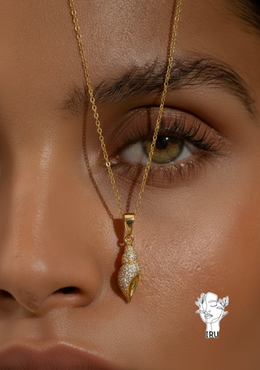 Seashell necklace, stones