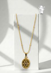 Star Necklace with Oval Frame