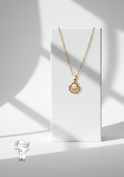 Side shell necklace with pearl