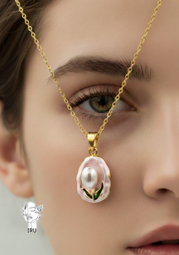 Rose necklace with pearl and pink enamel