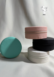Round leather jewelry organizer with zipper