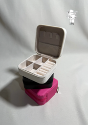 Square leather jewelry organizer with zipper