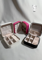 Square leather jewelry organizer with zipper