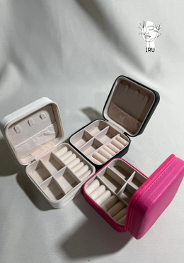 Square leather jewelry organizer with zipper