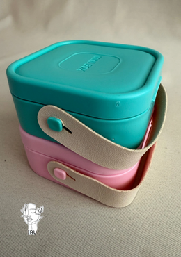 Square plastic jewelry organizer with secure closure and leather handle