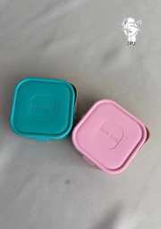 Square plastic jewelry organizer with secure closure and leather handle