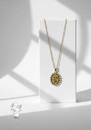 Rose frame necklace with pearl